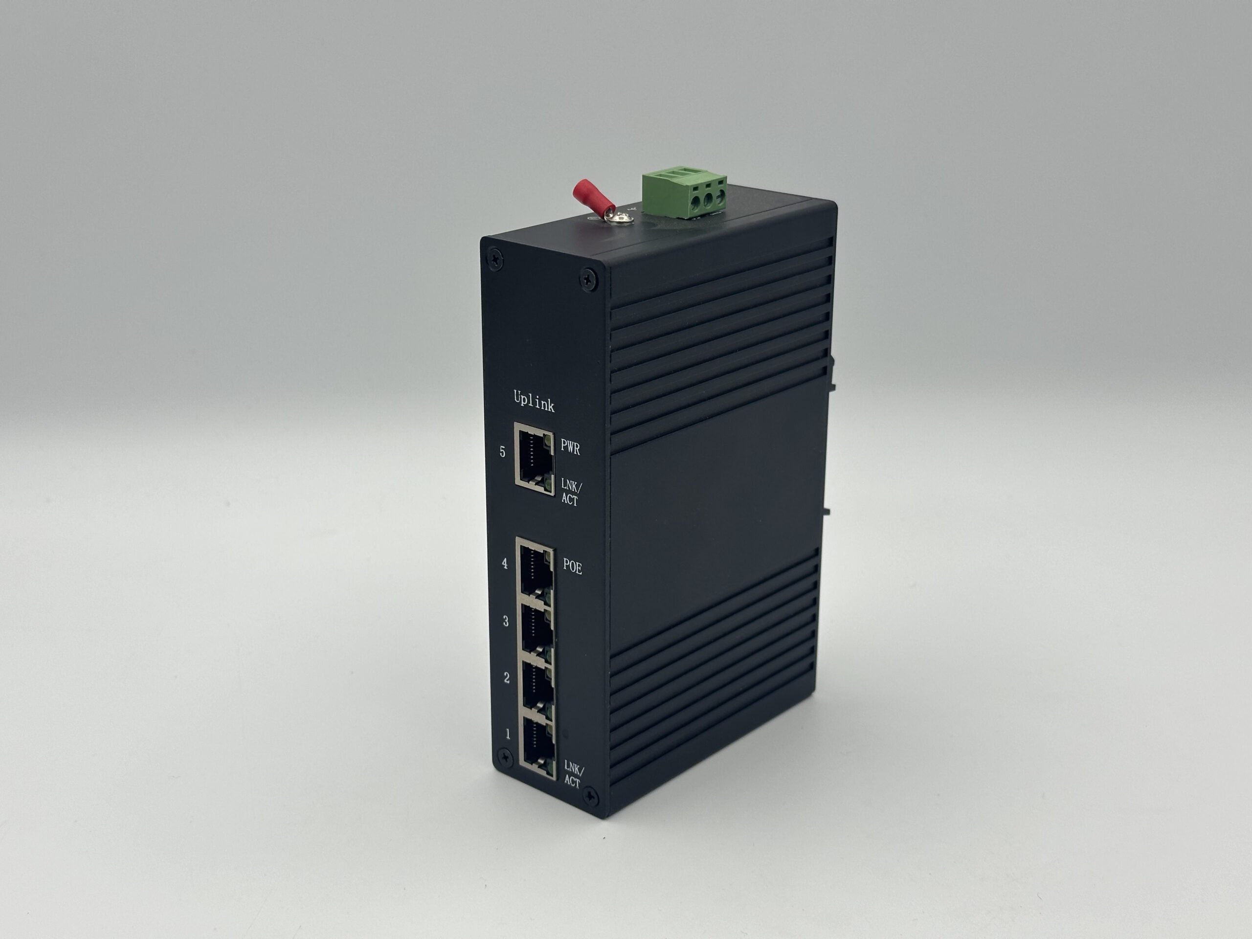 Industrial Grade 4 GE POE ports + 1 GE Uplink - Image 3