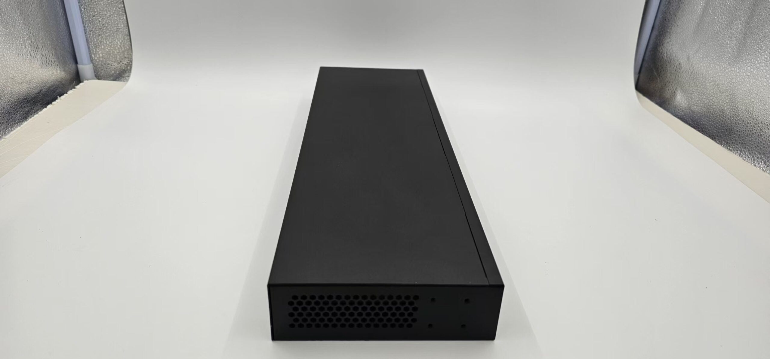 Unmanaged Switch 24 FE ports +2 GE Uplink - Image 3